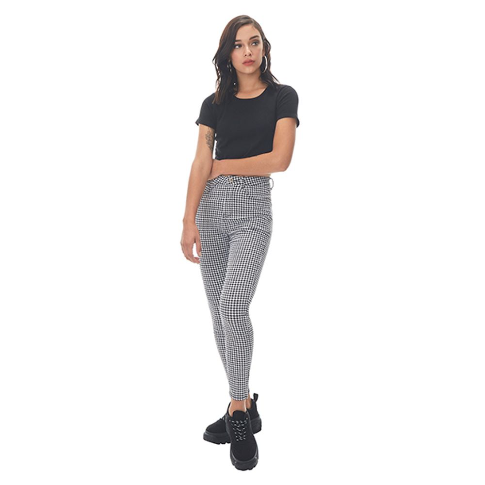 MODA: 3 LOOKS QUE SIEMPRE FUNCIONAN EN EL TRABAJO – Genias
